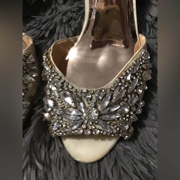 Badgley Mischka 8.5 Cream Satin Rhinestone Heels. *Scuffed - Picture 13 of 15